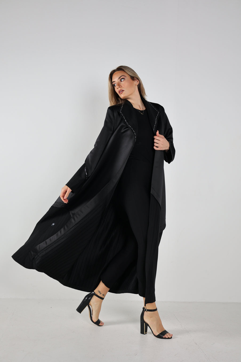 BLACK CRYSTALIZED  JAQUARD OPEN ABAYA