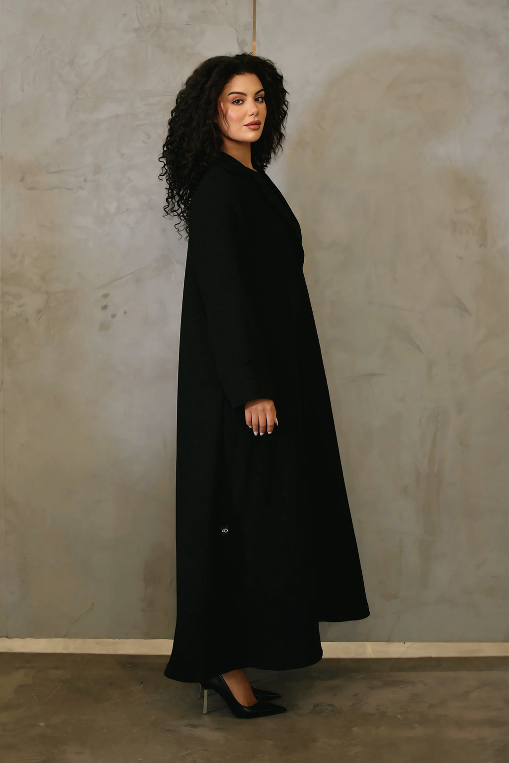 BLACK BLAZER ROSE CLOSE ABAYA.