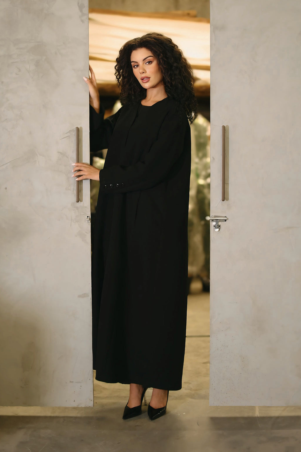 BLACK PLAIN ROSE CLOSE ABAYA.
