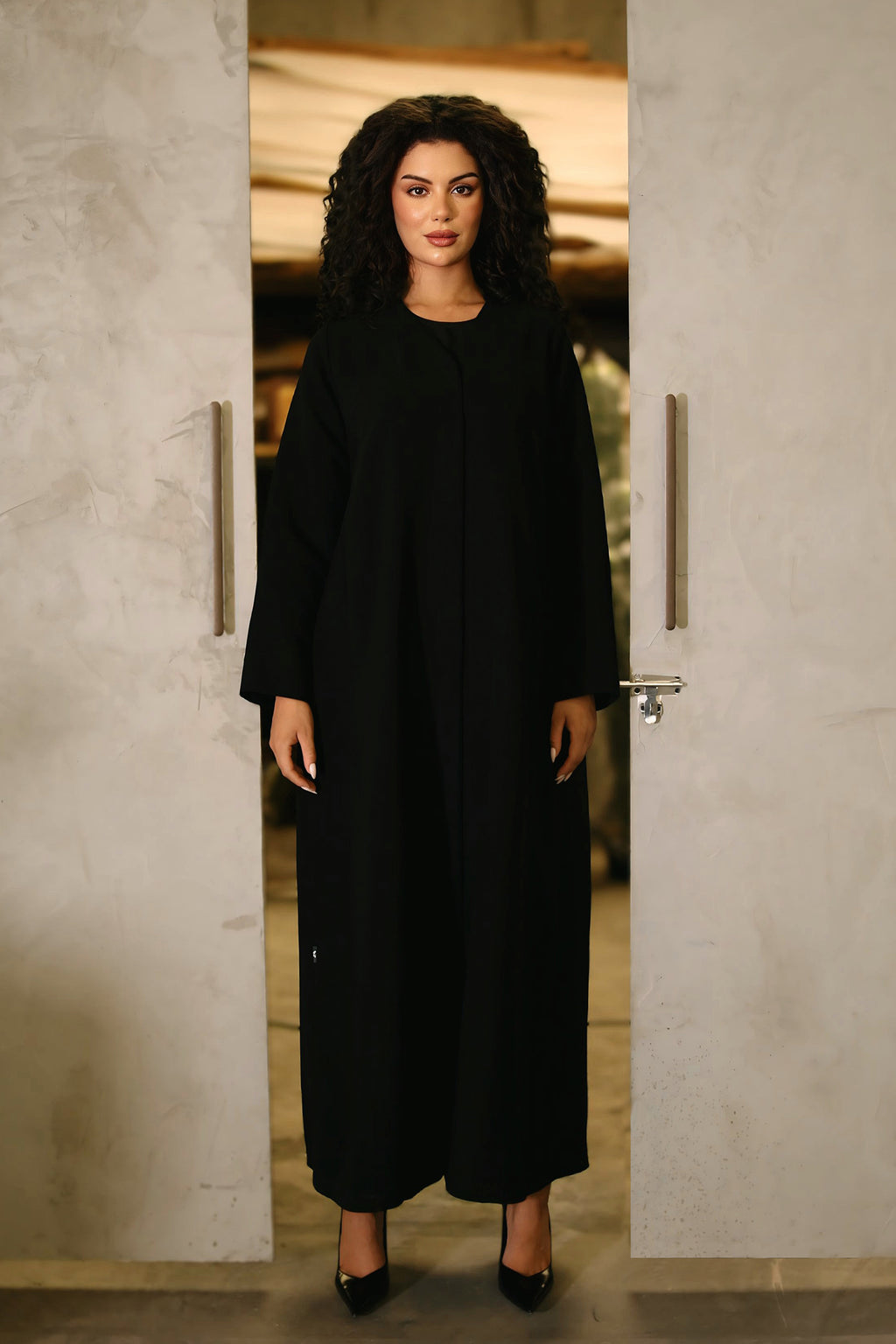 BLACK PLAIN ROSE CLOSE ABAYA.