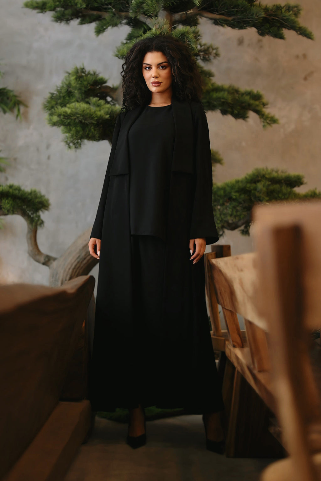 BLACK TRENDY ROSE OPEN ABAYA.