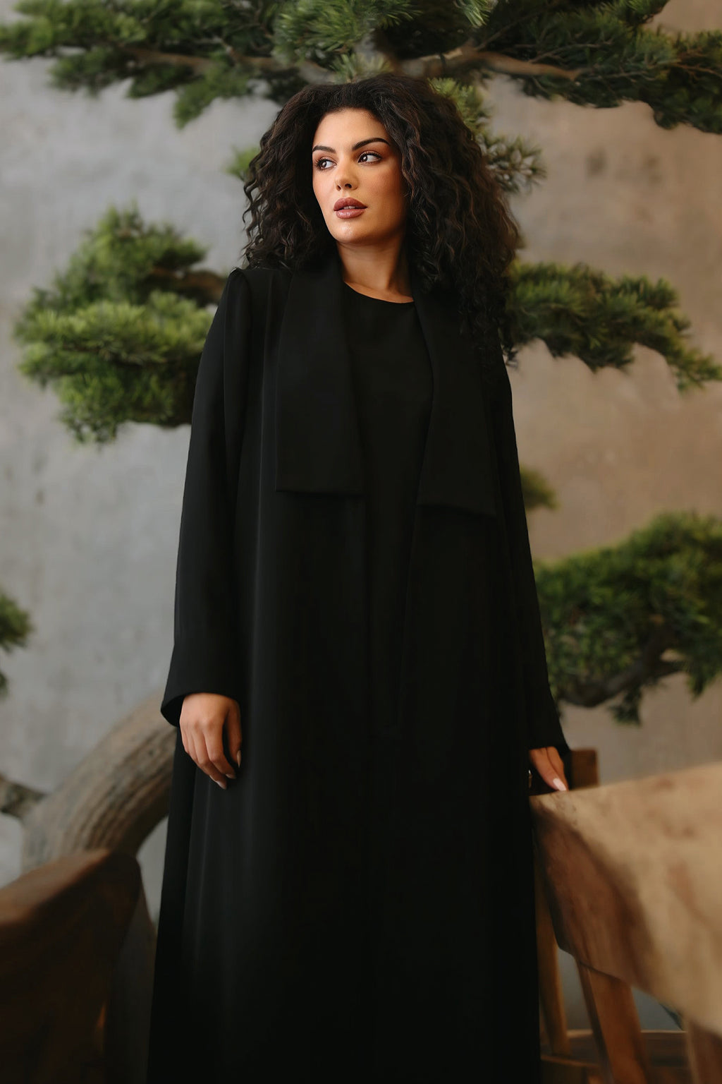 BLACK TRENDY ROSE OPEN ABAYA.