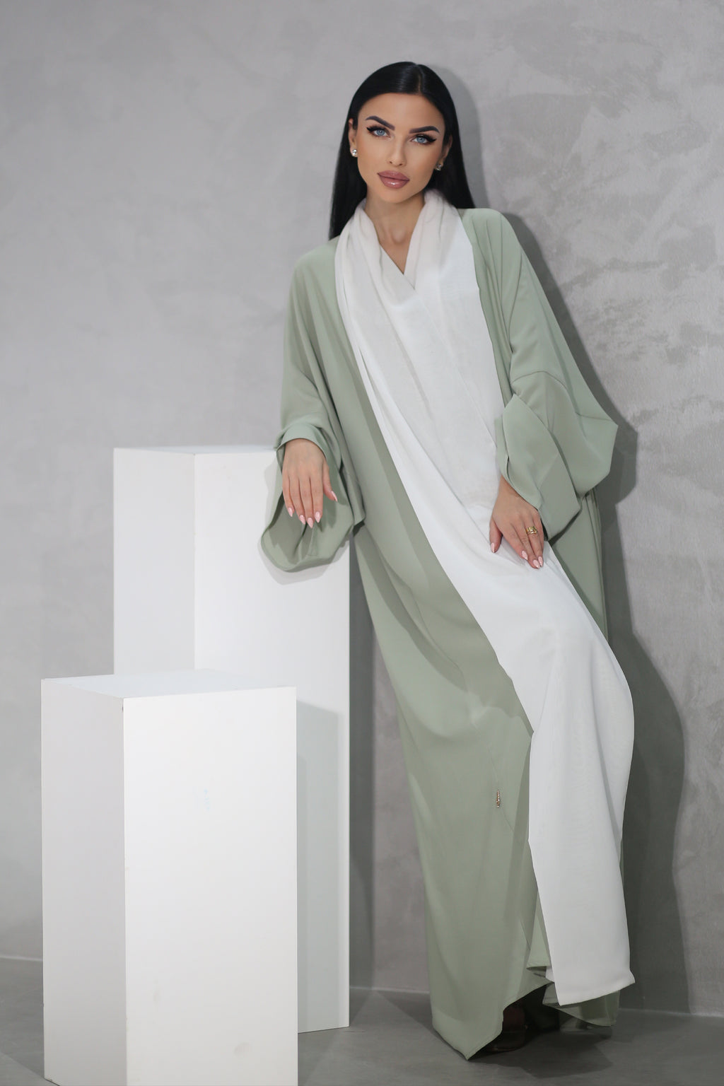 MINT CRYSTALIZED CLOSHE OPEN  ABAYA