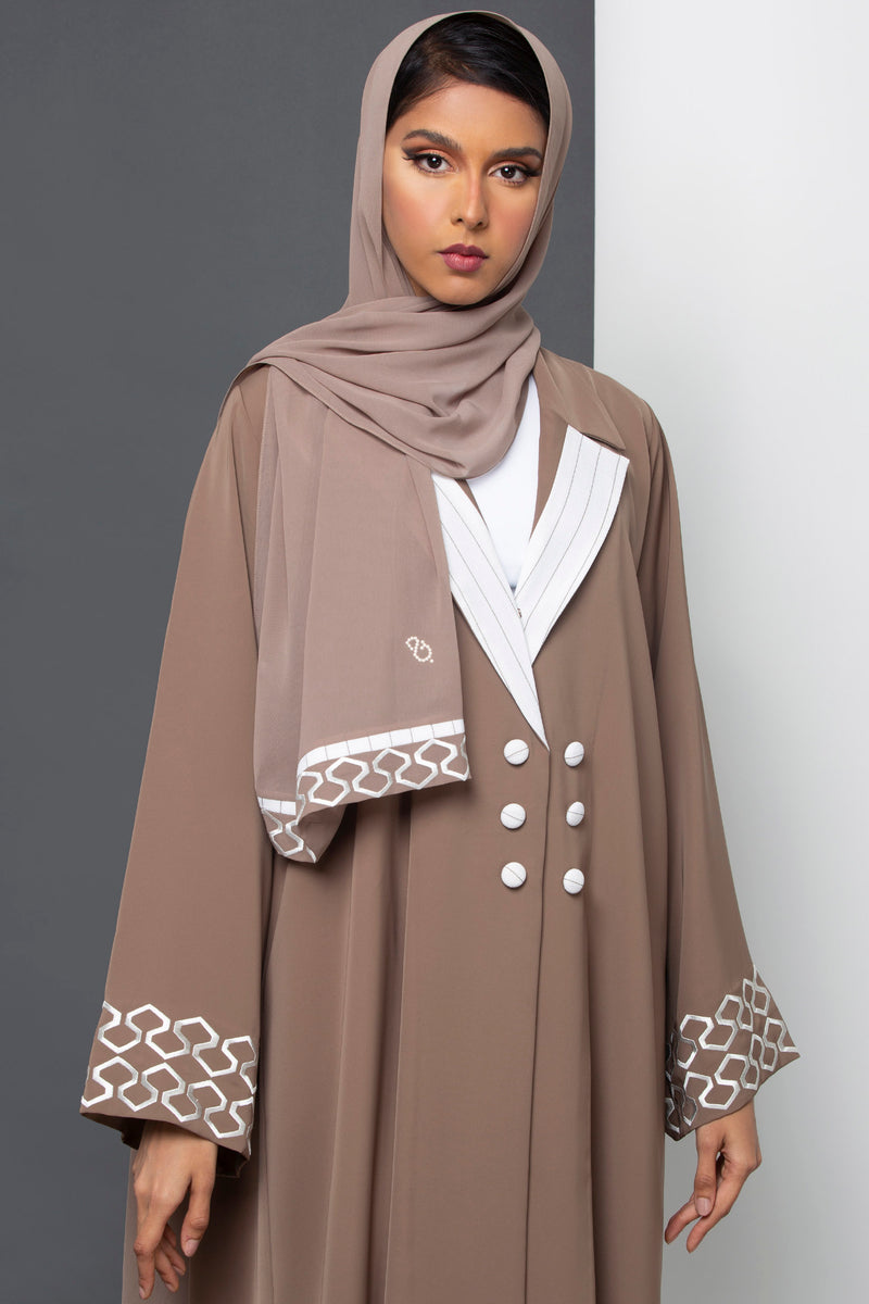BEIGE COLLARED BUTTONED CREPE ABAYA.