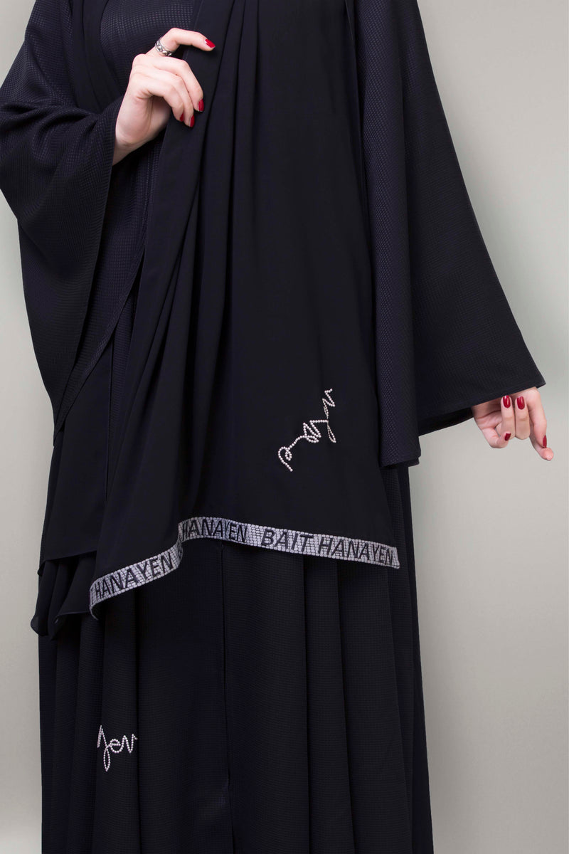 BLACK TWEETED LOGO FABRIC DESIGN SOALON ABAYA.