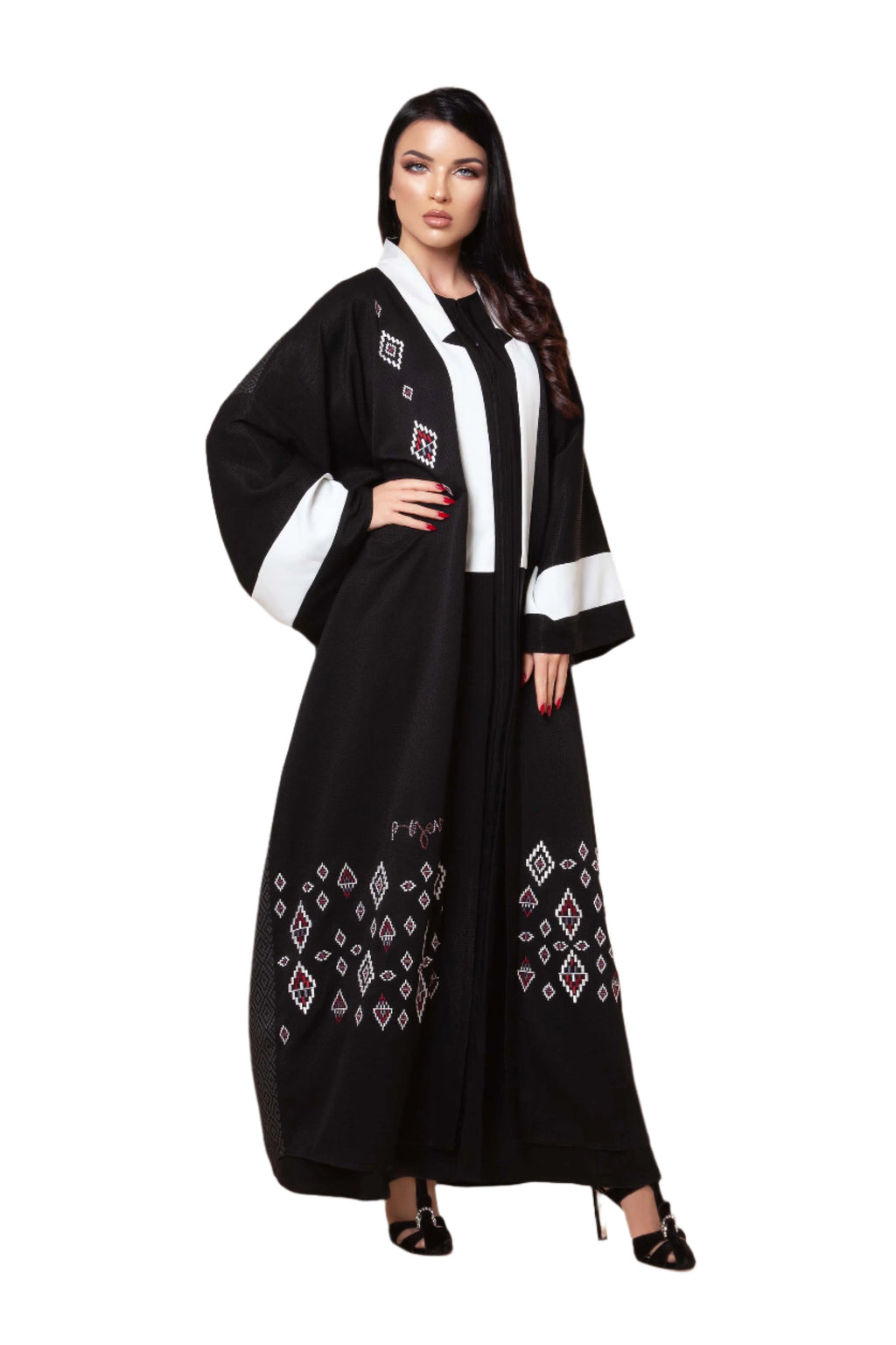 BLACK TRADITIONAL EMBROIDERED BISHT ABAYA.