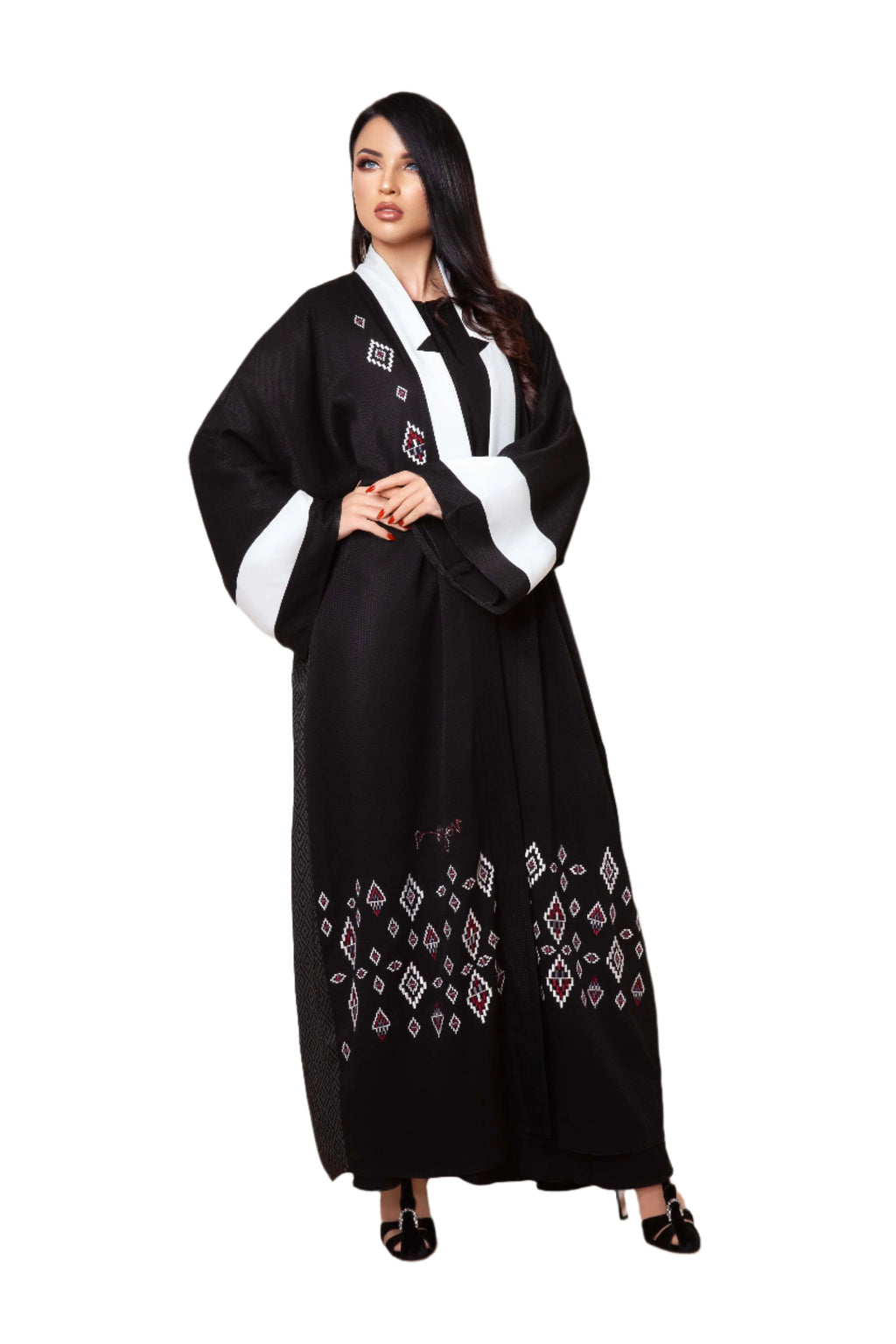 BLACK TRADITIONAL EMBROIDERED BISHT ABAYA.