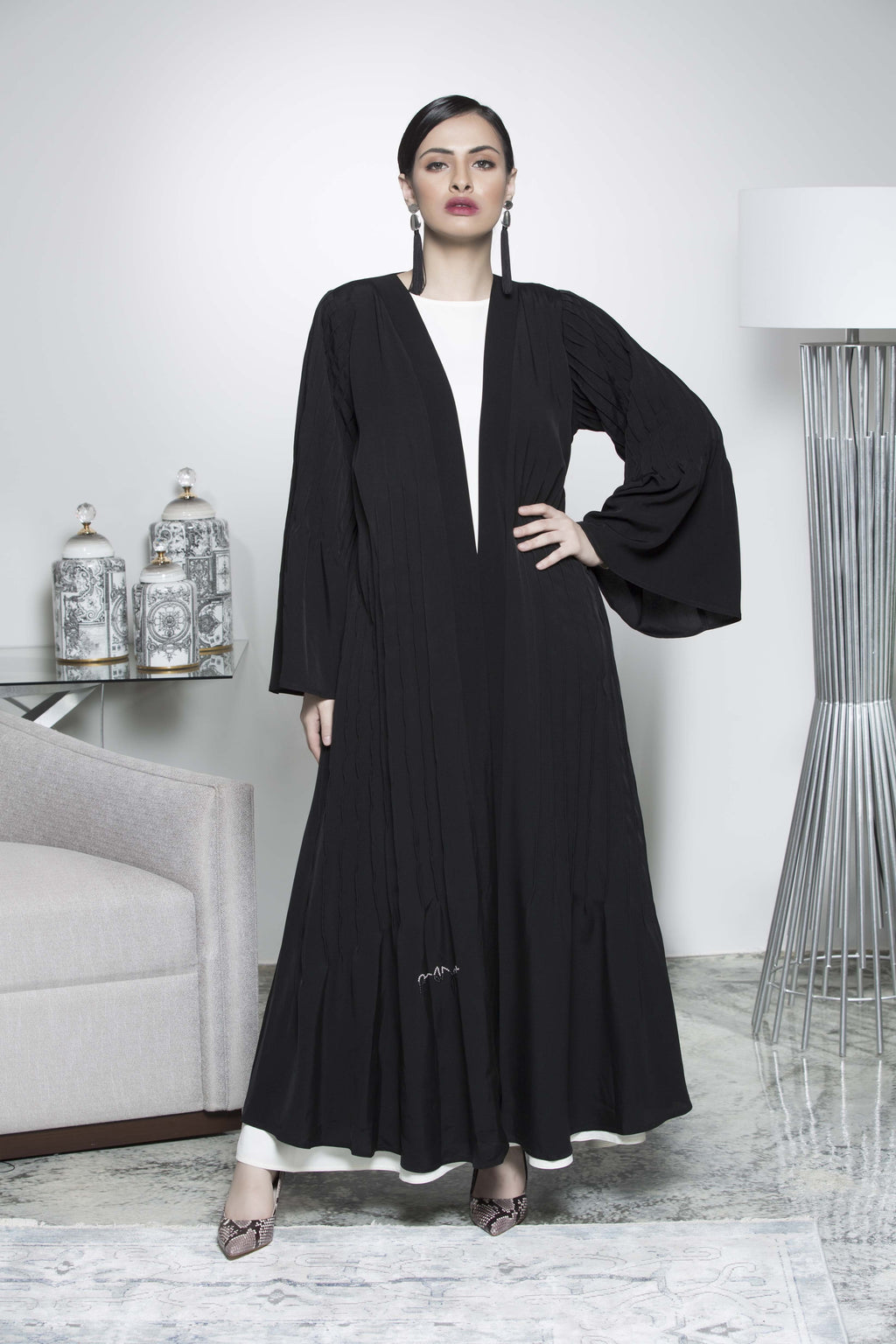 BLACK BOX PLEAT SOALON ABAYA