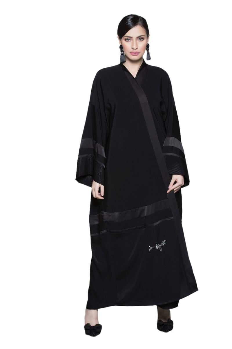 BLACK PLAIN BISHT SOALON ABAYA.