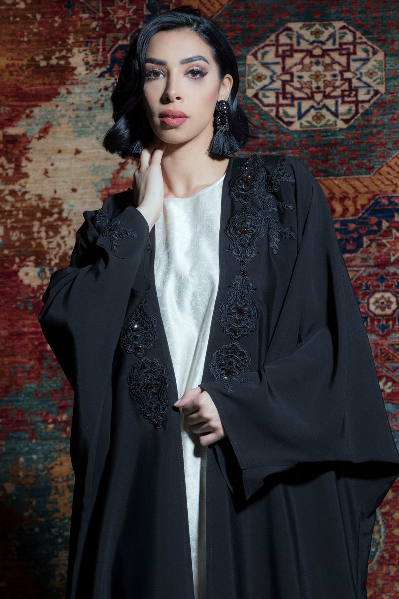 BLACK LACE EMBROIDERED SOALON OPEN ABAYA.