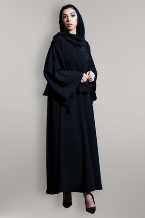 BLACK FRONT EMBROIDERED SOALON ABAYA.