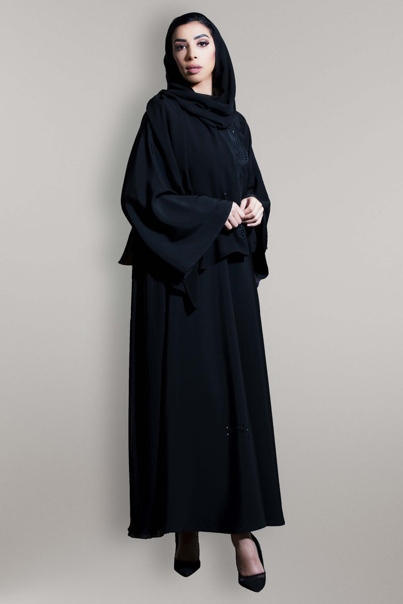 BLACK FRONT EMBROIDERED SOALON ABAYA.