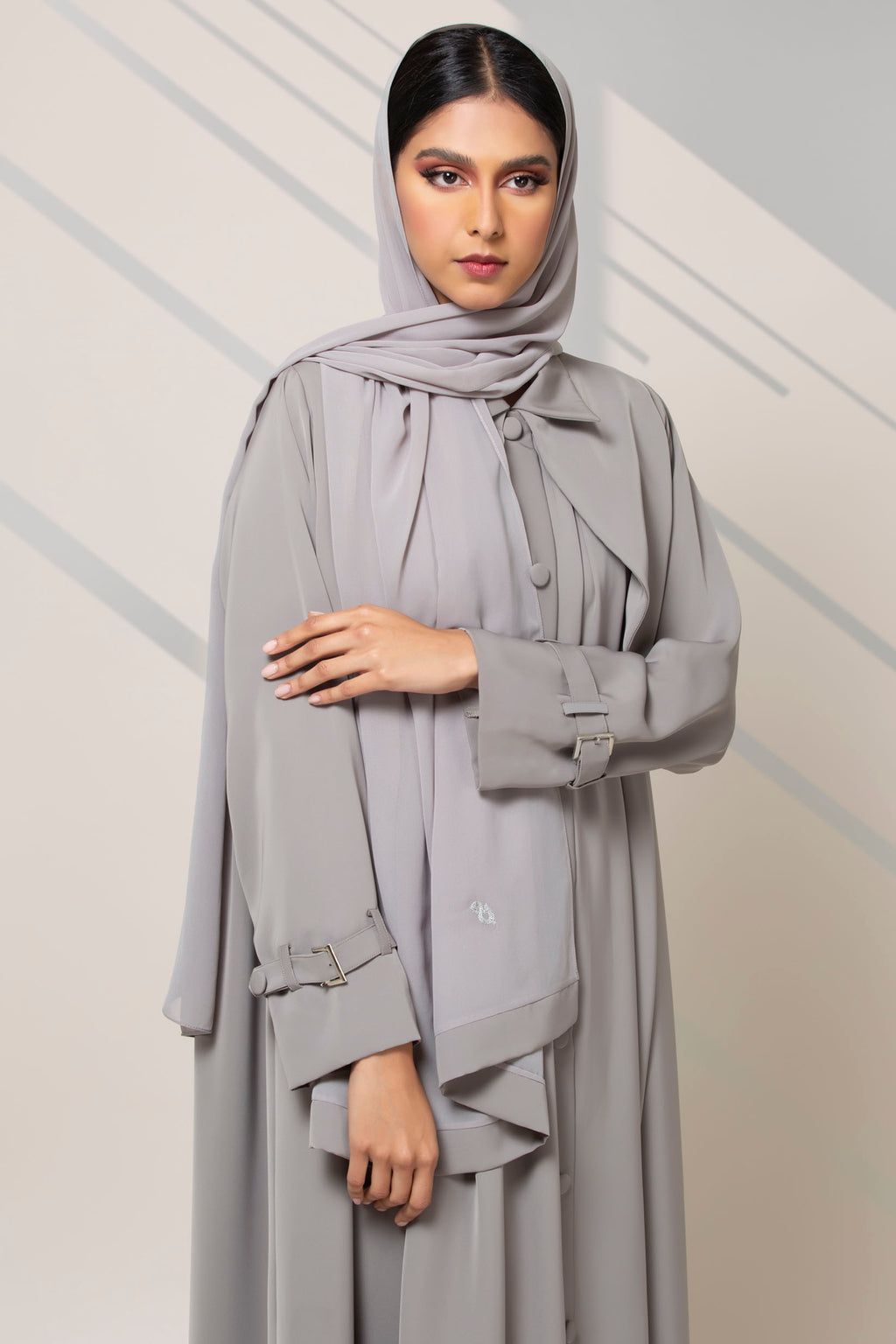 LIGHT GREY COLLARED BUTTONED CREPE ABAYA
