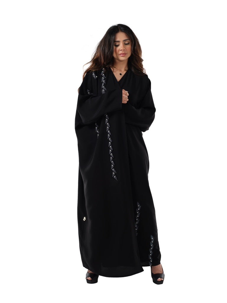 عباية فراشه بأكمام دائرية صغيرة