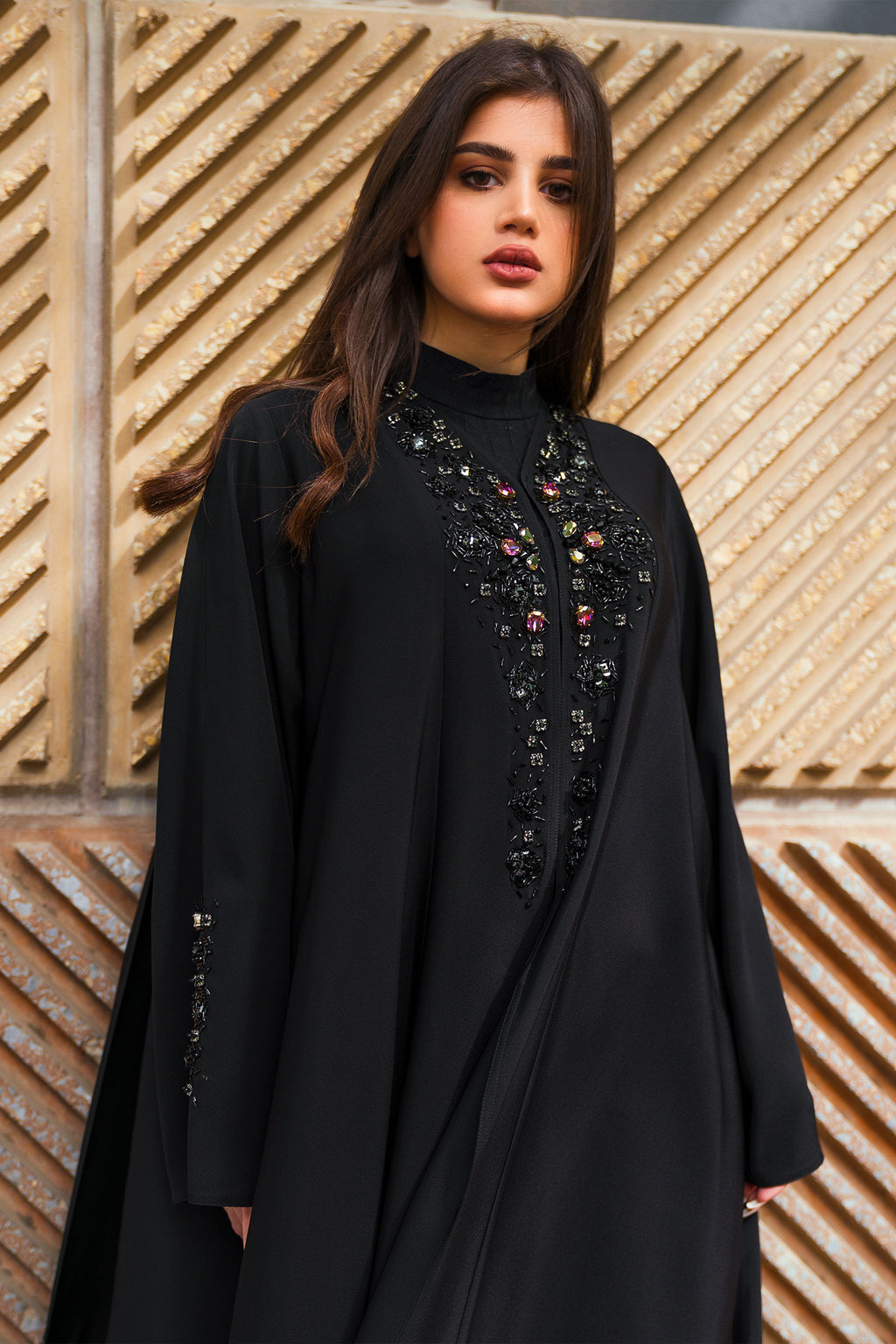 BLACK EMBRODERED SOALON CLOASH CLOSED ABAYA