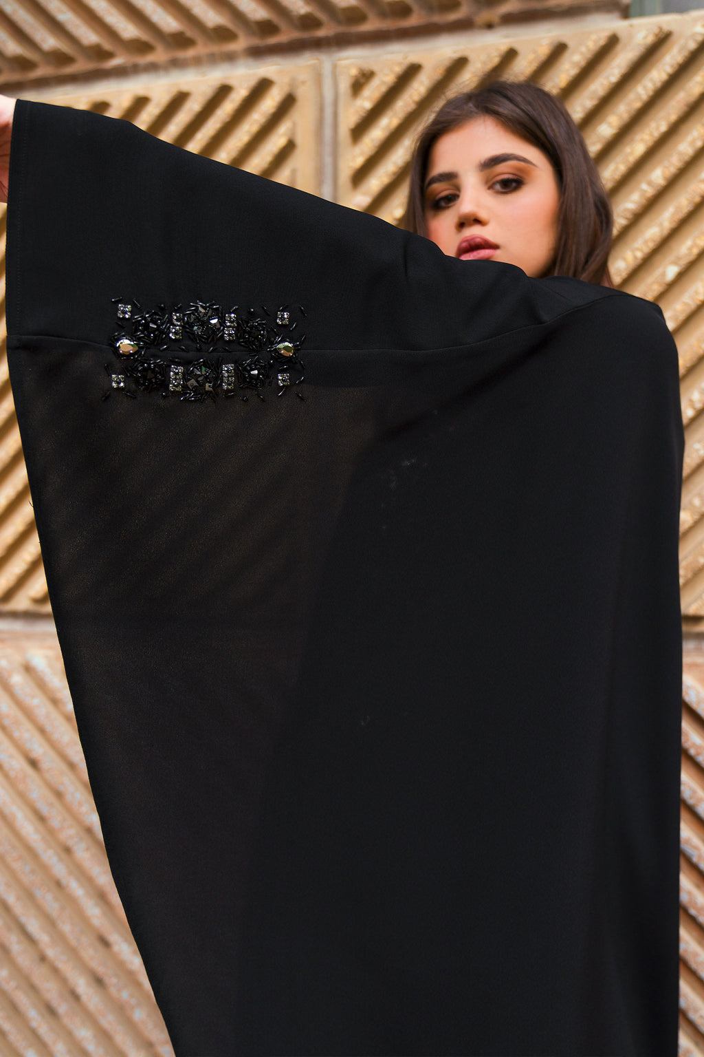 BLACK EMBRODERED SOALON CLOASH CLOSED ABAYA