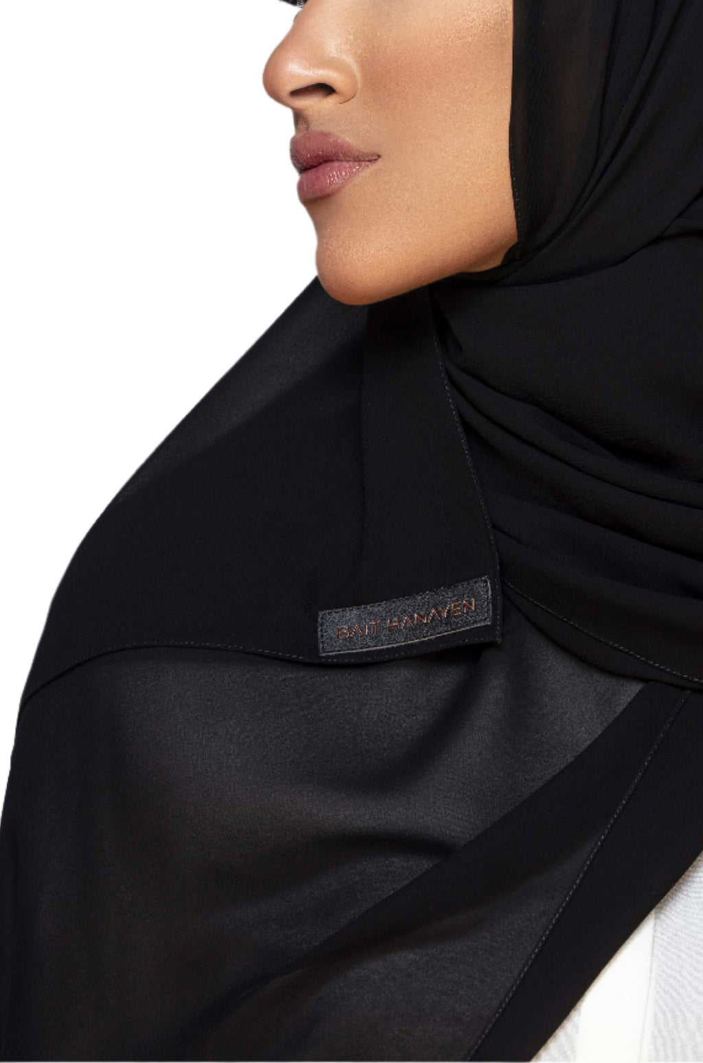 سكارف شيفون أسود سادة.